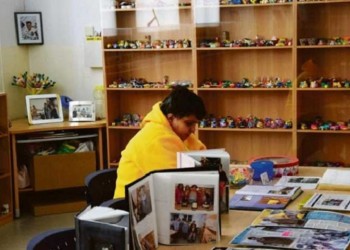 Πέθανε η Δήμητρα Κουτσουρίδου, το «κοριτσάκι με τις ξύστρες»