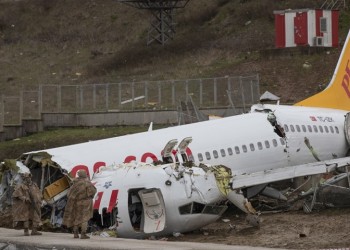 Κωνσταντινούπολη: Ο πανικός μέσα στην καμπίνα του αεροπλάνου που κόπηκε στα τρία (βίντεο)