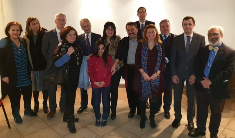 Τυφλή Αιγύπτια μαθήτρια πήρε με άριστα το πιστοποιητικό Ελληνομάθειας (βίντεο)
