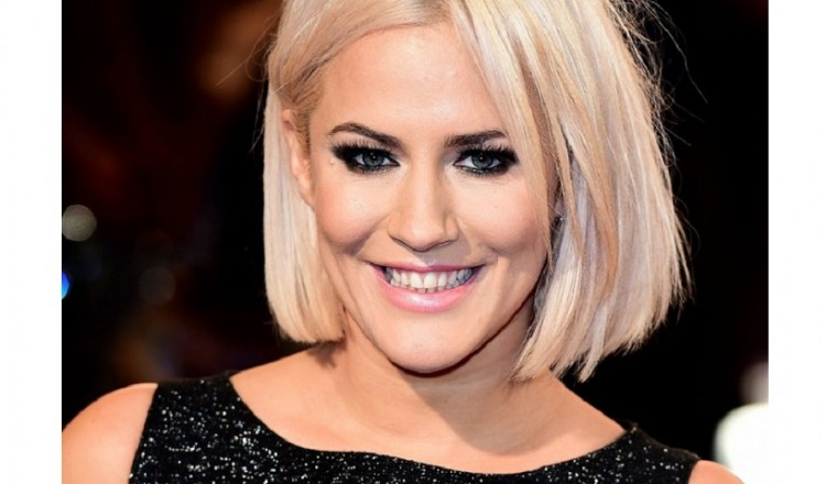 Αυτοκτονία Κάρολαϊν Φλακ: Δριμύ κατηγορώ στα ταμπλόιντ και στους εισαγγελείς