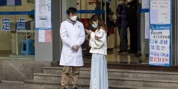 Ο νέος κορονοϊός αρχίζει να μοιάζει ολοένα περισσότερο με παγκόσμια πανδημία