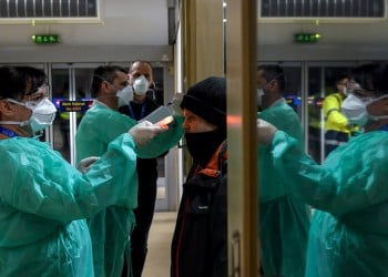 Τα μισά κρούσματα του κορονοϊού είναι πολύ πιθανό να διαφύγουν από τον έλεγχο