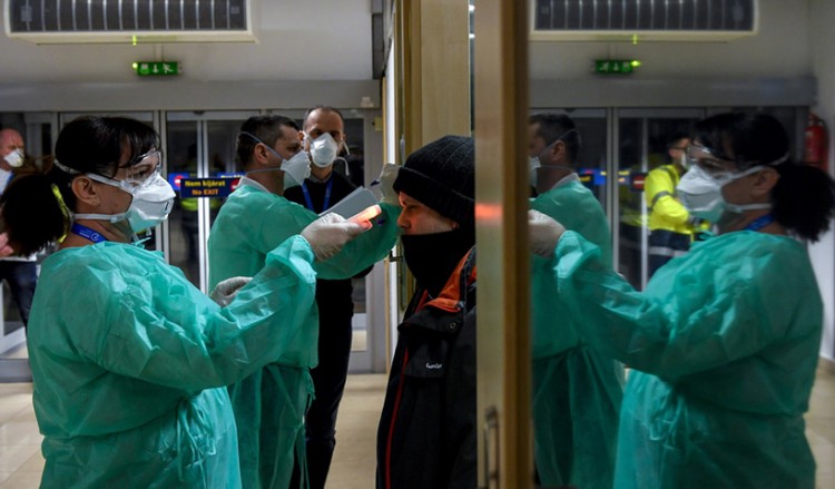 Τα μισά κρούσματα του κορονοϊού είναι πολύ πιθανό να διαφύγουν από τον έλεγχο