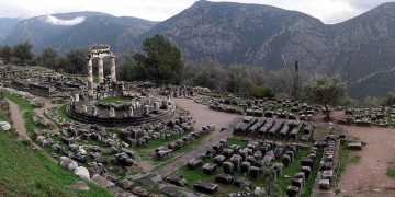 Τα δελφικά παραγγέλματα ταξιδεύουν σε ολόκληρο τον κόσμο