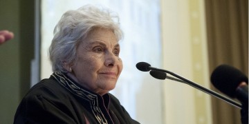 Η Κική Δημουλά νοσηλεύεται στην Εντατική