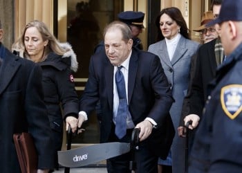 ΗΠΑ: Ένοχος για σεξουαλική επίθεση και βιασμό ο κινηματογραφικός παραγωγός Χάρβεϊ Γουάινστιν