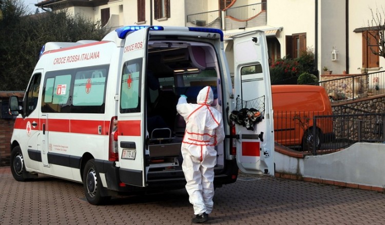 Αυξάνονται οι νεκροί από τον κορονοϊό στην Ιταλία