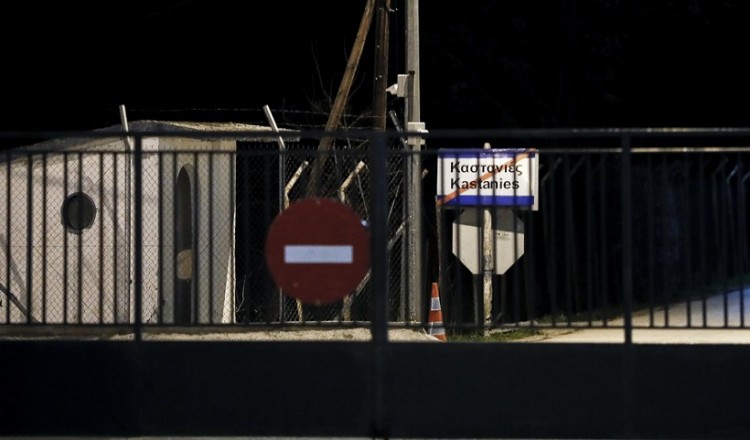 Σφράγισαν τα σύνορα στον Έβρο, αναστάτωση στη Μόρια από φήμες