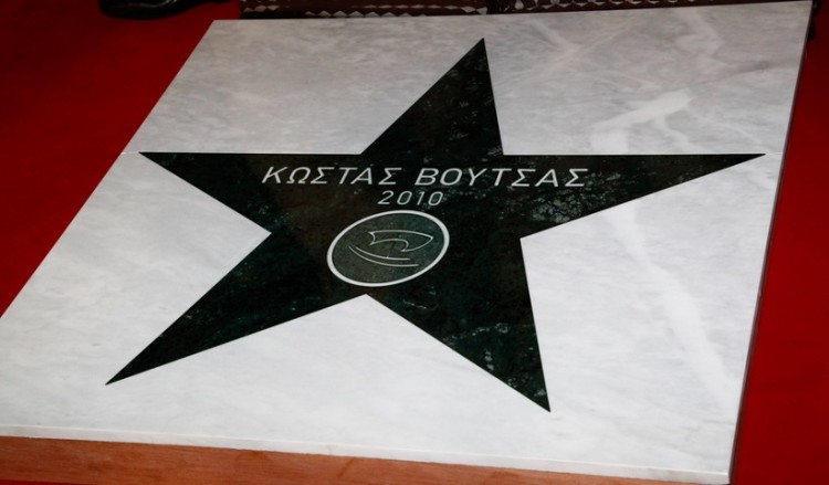Το τελευταίο αντίο στον Κώστα Βουτσά, σήμερα