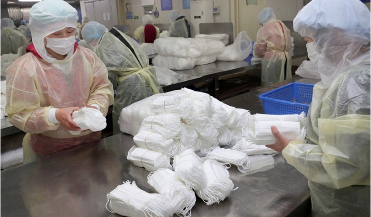 Η Σαγκάη στέλνει 20.000 μάσκες στο Δήμο Πειραιά