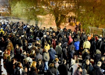 Σε επιφυλακή κάτοικοι και ΜΑΤ σε Χίο, Λέσβο και Σάμο μετά τα επεισόδια για τις κλειστές δομές