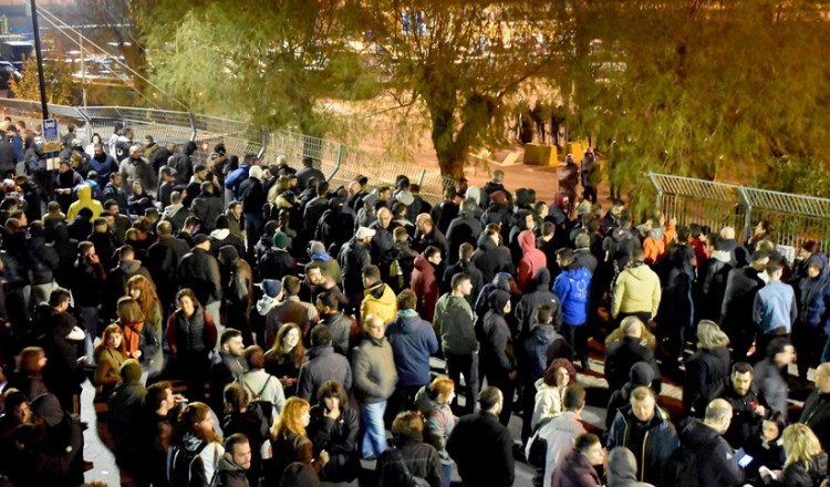 Σε επιφυλακή κάτοικοι και ΜΑΤ σε Χίο, Λέσβο και Σάμο μετά τα επεισόδια για τις κλειστές δομές