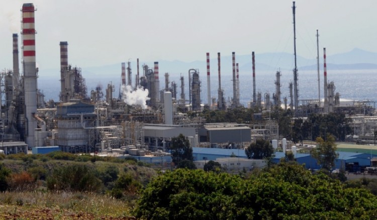 Motor Oil: Διασωληνωμένοι 4 εργαζόμενοι μετά από φωτιά στις εγκαταστάσεις