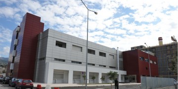 Διαδικτυακό κάλεσμα για να βγούμε απόψε στα μπαλκόνια και να χειροκροτήσουμε τους ανθρώπους του συστήματος υγείας 2