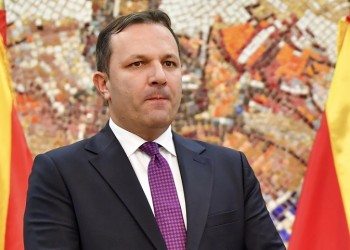 Ο Σπάσοφσκι ζητά την παραίτηση της υπουργού που προτιμά το «Δημοκρατία της Μακεδονίας» έναντι του «Βόρεια Μακεδονία»