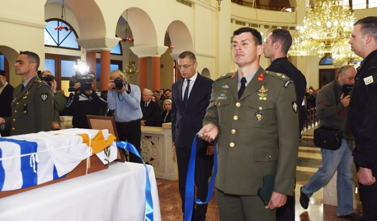 Συγκίνηση στην τελετή επαναπατρισμού των οστών του ταγματάρχη Κατσάνη από την Κύπρο (φωτο)