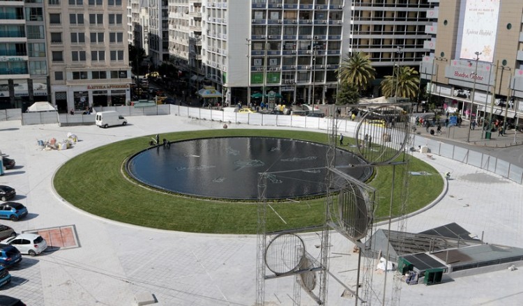 Σχεδόν έτοιμη η Πλατεία Ομονοίας, και με νερό το σιντριβάνι της (φωτο)