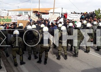 Επεισόδια και χημικά σε πορεία 2.000 αιτούντων άσυλο στη Μυτιλήνη