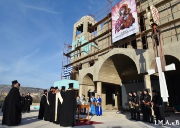 Τοποθετήθηκε ο σταυρός στο ναό της Παναγίας Σουμελά στον Ασπρόπυργο (φωτο)