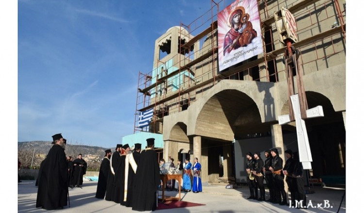 Τοποθετήθηκε ο σταυρός στο ναό της Παναγίας Σουμελά στον Ασπρόπυργο (φωτο)