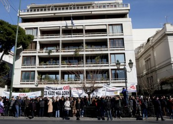 Συγκέντρωση διαμαρτυρίας για το Προσφυγικό έξω από το υπουργείο Εσωτερικών