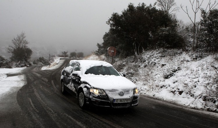 Άλλαξε ο καιρός και χιονίζει σε περιοχές της Θεσσαλονίκης