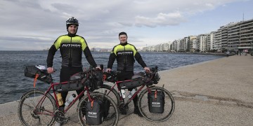 Από την Αθήνα ως το Τόκιο με ποδήλατο για να δουν τους Ολυμπιακούς Αγώνες