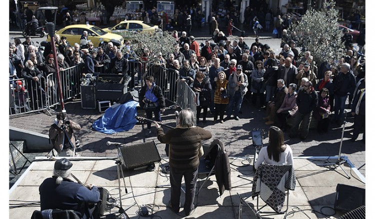 Τσικνοπέμπτη: Με γλέντι στη Βαρβάκειο κι εθιμικό δρώμενο από τον βόρειο Έβρο γιόρτασε η Αθήνα