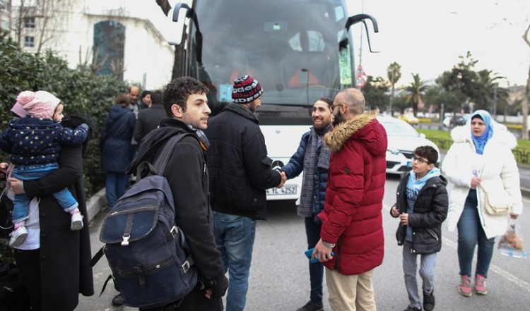 Τουρκικά ΜΜΕ: Εκατοντάδες μετανάστες στα σύνορα της Τουρκίας με Ελλάδα και Βουλγαρία