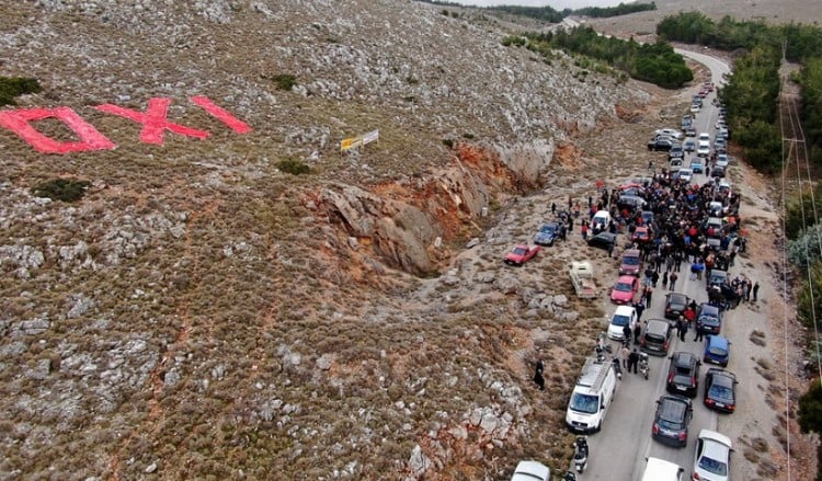 Χίος: Δικογραφία για κατοίκους που εμπόδιζαν τη μεταφορά προσφύγων και μεταναστών