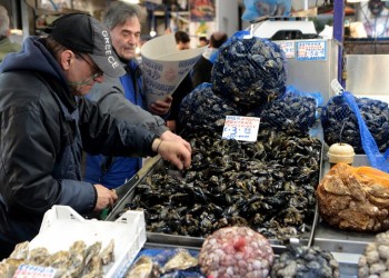 Πώς θα λειτουργήσουν τα καταστήματα την Καθαρά Δευτέρα