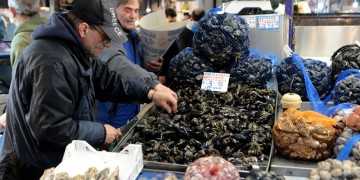 Πώς θα λειτουργήσουν τα καταστήματα την Καθαρά Δευτέρα