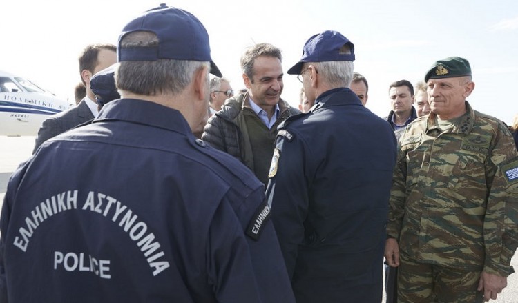 Στον Έβρο ο Μητσοτάκης – Εντείνονται οι διπλωματικές προσπάθειες για την κρίση στα σύνορα