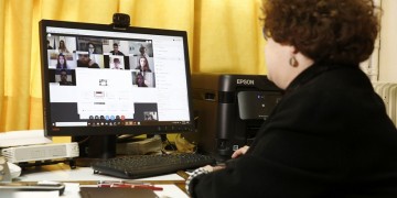 Από Δευτέρα τα εξ αποστάσεως μαθήματα στα δημοτικά σχολεία