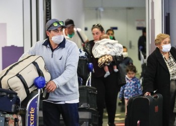 Σε κατ’ οίκον περιορισμό όσοι φτάνουν αεροπορικώς από το εξωτερικό