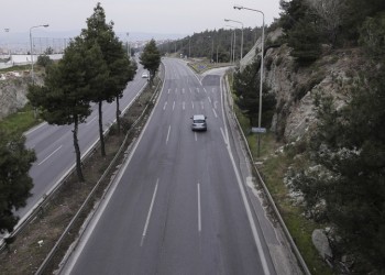 Με ελικόπτερα, drone, μπλόκα σε διόδια και αυτόφωρο ο έλεγχος απαγόρευσης της κυκλοφορίας