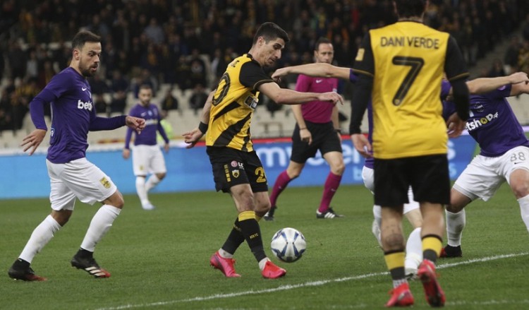 ΑΕΚ-Άρης 2-1: Επεισοδιακό ματς για τα ημιτελικά του Κυπέλλου (βίντεο)