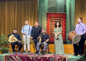 Δυνατό ποντιακό γλέντι στο «Αλάτι της γης» με το Σύλλογο Ποντίων «Αργοναύται-Κομνηνοί» (βίντεο)