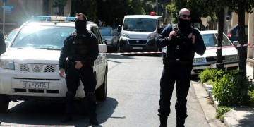 Αστυνομικοί της Αντιτρομοκρατικής σε παλαιότερη επιχείρηση (φωτ.: EUROKINISSI / Στέλιος Μισίνας)