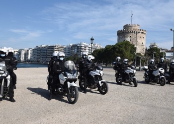 Περιπολίες με μεγάφωνα από την αστυνομία για τις δημόσιες συναθροίσεις