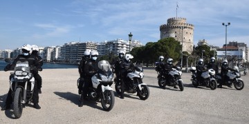 Περιπολίες με μεγάφωνα από την αστυνομία για τις δημόσιες συναθροίσεις