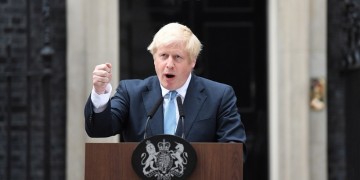 Απαγόρευση κυκλοφορίας ανακοίνωσε ο Βρετανός πρωθυπουργός Μπόρις Τζόνσον