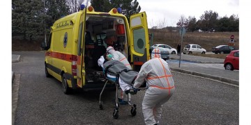 Κοζάνη, Covid-19: Πρώτη διακομιδή ύποπτου περιστατικού από τη Δαμασκηνιά μετά την καραντίνα