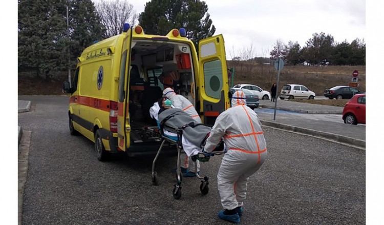 Κοζάνη, Covid-19: Πρώτη διακομιδή ύποπτου περιστατικού από τη Δαμασκηνιά μετά την καραντίνα