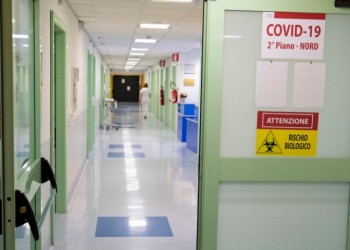 Πάνω από 990.000 νεκροί από τη νόσο Covid-19