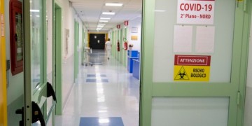 Πάνω από 990.000 νεκροί από τη νόσο Covid-19