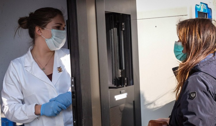 Να φορούν μάσκα τα παιδιά από 12 ετών και άνω συνιστά ο Παγκόσμιος Οργανισμός Υγείας