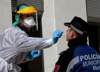 Πάνω από 990.000 νεκροί από τη νόσο Covid-19