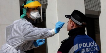 Πάνω από 990.000 νεκροί από τη νόσο Covid-19