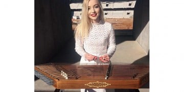 Συνέντευξη με το σαντούρι της ΑΕΚ, Κυριακή Δερέμπεη